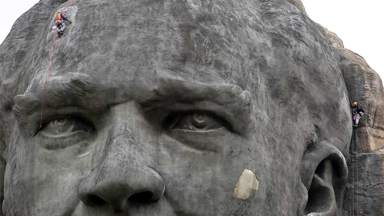 Atatürk rölyefi Buca İzmir
